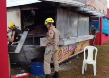 Após incêndio no Parque de Exposições em Jataí, bombeiros alertam sobre riscos
