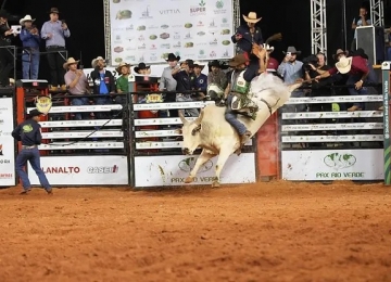 Conheça os campeões do rodeio em touros e de cavalos da Expo Rio Verde