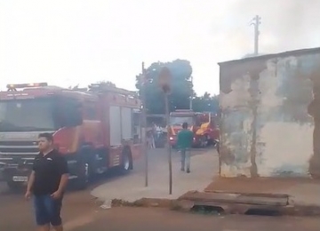 Incêndio é registrado em uma residência no Bairro Martins, em Rio Verde 