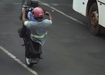  Motociclista que fugiu de bloqueio policial 'empinando' moto é localizado pela GCM e AMT 