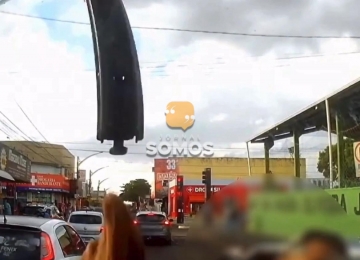 Funcionário de oficina, utilizando veículo de cliente, danifica ônibus em Rio Verde