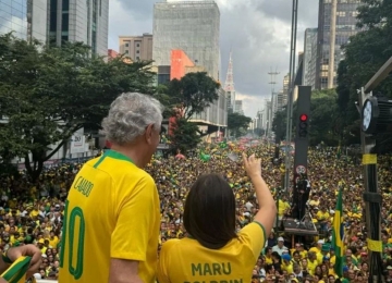 Marussa Boldrin participa de evento de apoio a Bolsonaro ao lado de Caiado