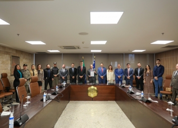 Justiça, MP e SSP firmam acordo para leiloar veículos apreendidos em Goiás