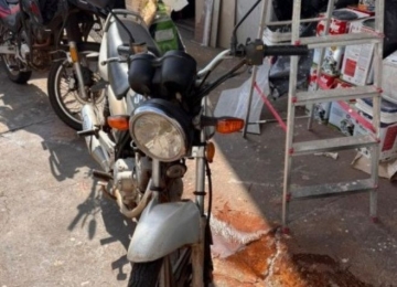 Homem toma moto de mulher após acidente e acaba detido pela PM, em Rio Verde