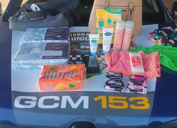 Mulher é presa pela GCM após furtos em loja e farmácia, na Vila Amália em Rio Verde