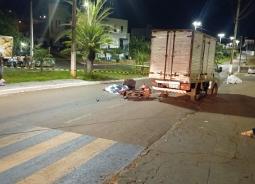 Motociclista morre após colidir com caminhão estacionado em Rio Verde