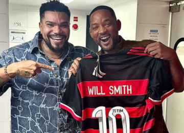 Will Smith se encontra com Naldo horas antes de show e ganha de presente uma camisa do Flamengo