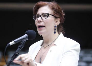 Deputada Carla Zambelli é presa na Itália após se apresentar às autoridades