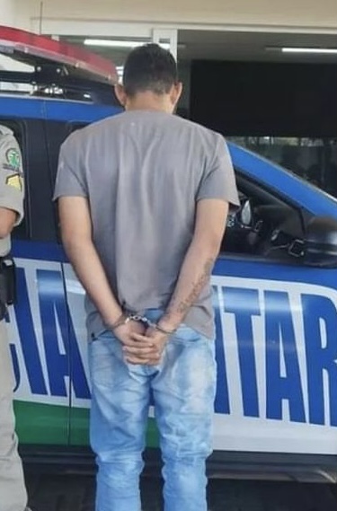 Homem é preso com quatro barras de cocaína de R$ 600 mil às margens da BR-060