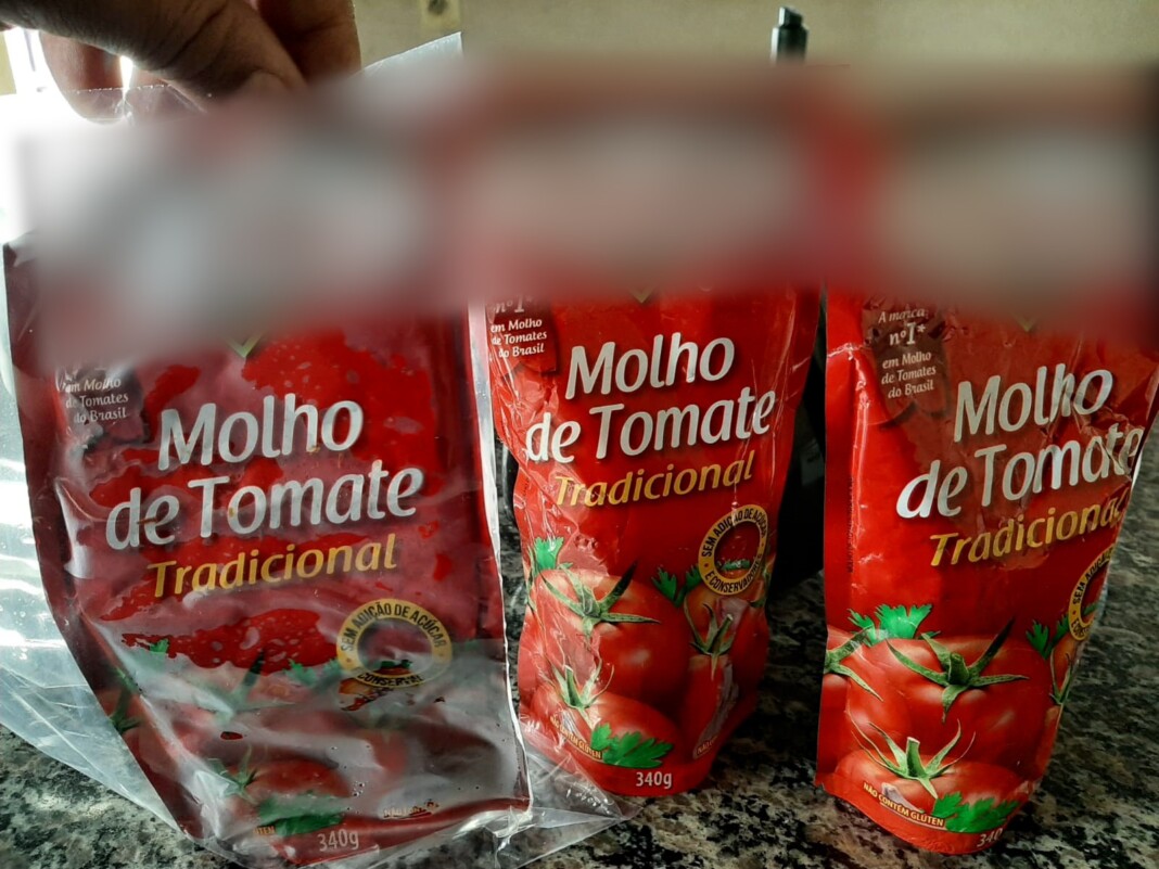 Consumidores denunciam empresa por conter corpos estranhos em sachês de molho de tomate em Goiás