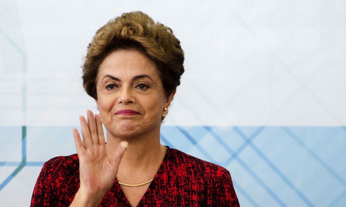 Coluna Cairo Santos: PT QUER O MANDATO DE DILMA ROUSSEFF DE VOLTA