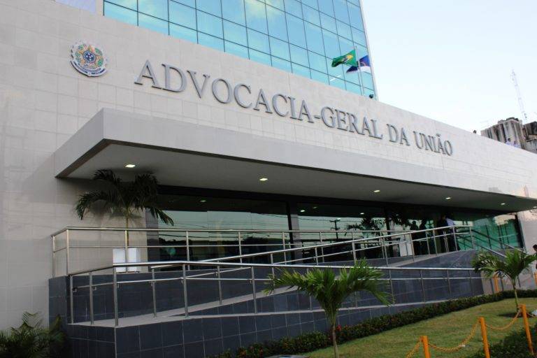 Edital com 300 vagas é publicado pela Advocacia-Geral da União