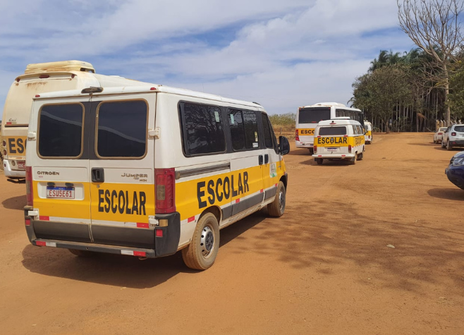 AMT realiza fiscalização em veículos de transporte escolar na zona rural de Rio Verde