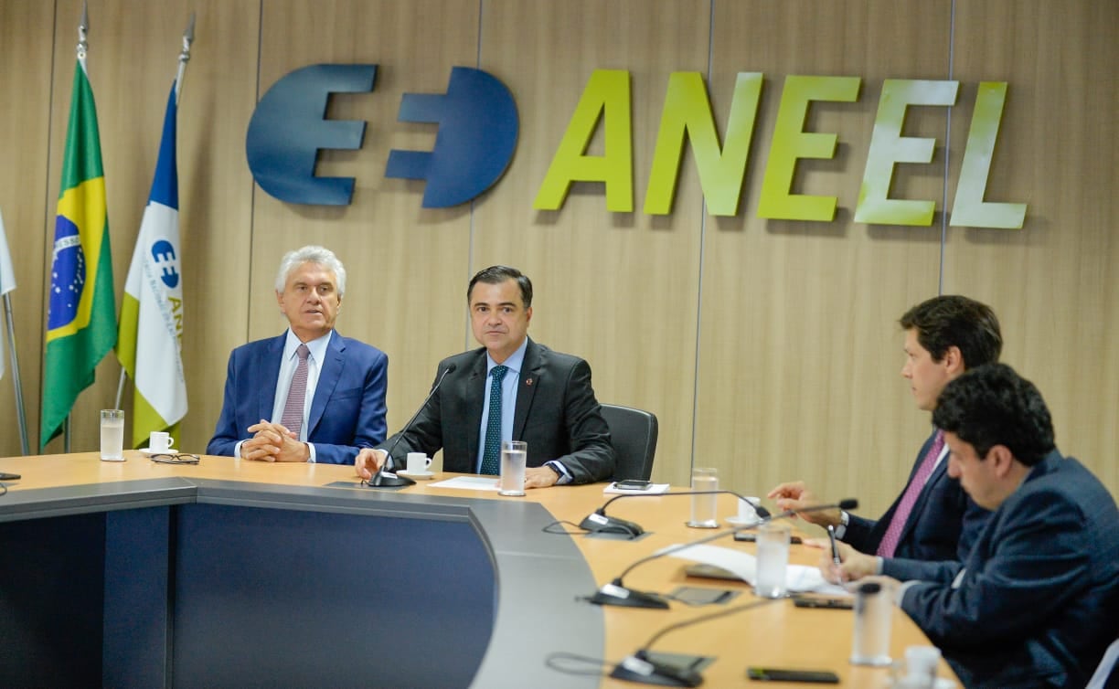 Aneel envia fiscais para acompanhar desempenho da Enel em Goiás após reunião com governador