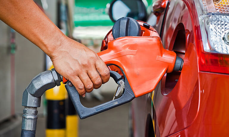 ANP aponta preço da gasolina subindo nos postos pela 5ª semana e litro passa de R$ 5