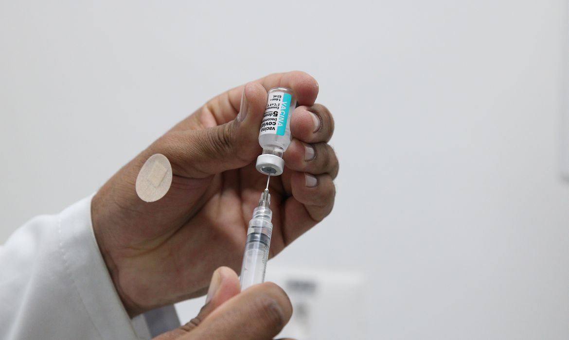 Anvisa amplia para 18 meses prazo de validade da vacina Comirnaty produzida pela Pfizer