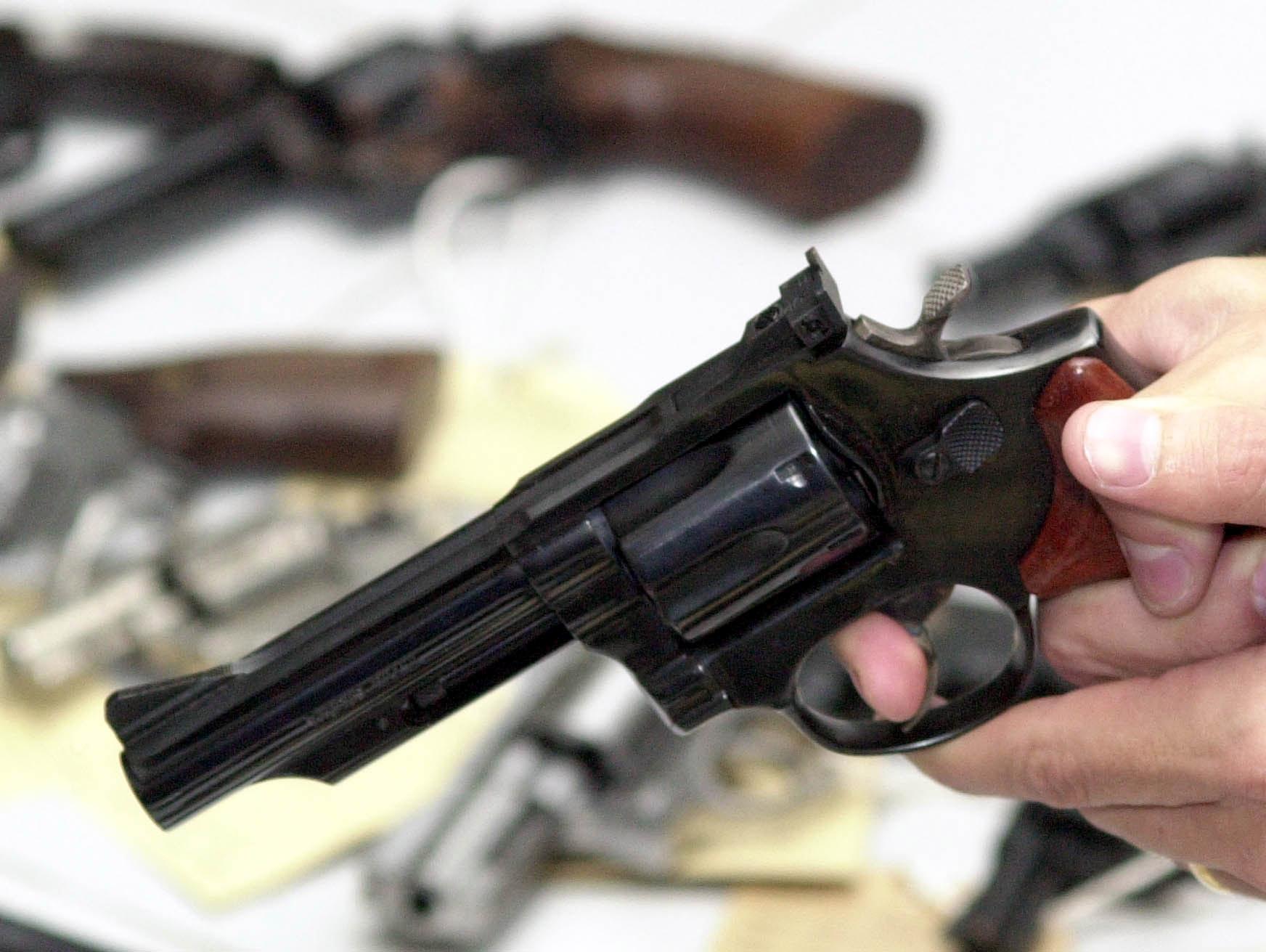 Alíquota para importação de revólveres e pistolas é zerada pelo governo federal