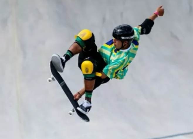 Augusto Akio faz volta perfeita e conquista bronze no skate park para o Brasil