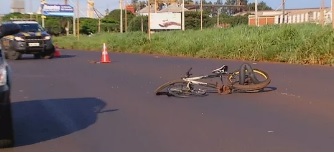 Carro bate em ciclista na BR-060 próxima a Rio Verde e o mesmo não sobrevive