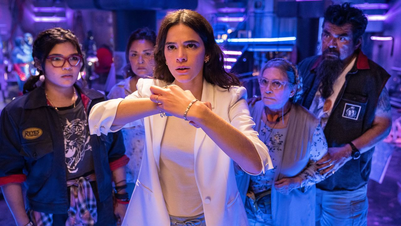 Filme 'Besouro Azul' estreia nos cinemas com 86% de aprovação pela crítica