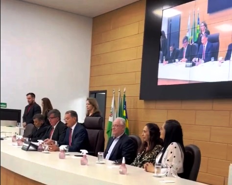 Câmara entrega honrarias em sessão solene à Fátima Gomes de Faria e a Rosalvo Campos de Lima