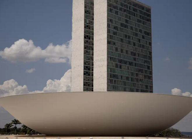 Concurso da Câmara dos Deputados abre inscrições com salários de até R$ 30,8 mil