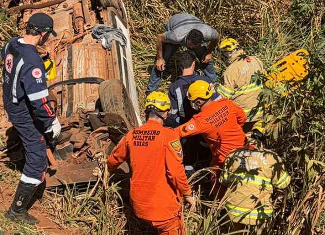 Capotamento na BR-060 deixa vítima ferida e mobiliza equipes de resgate em Rio Verde