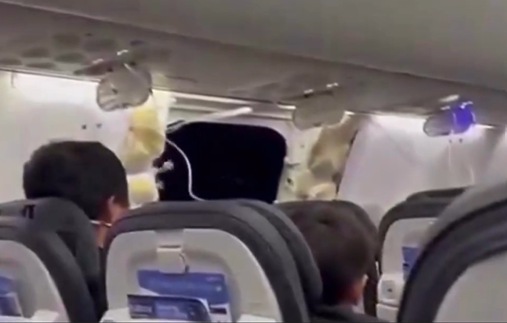 Nos EUA, avião faz pouso de emergência após perder janela em pleno voo