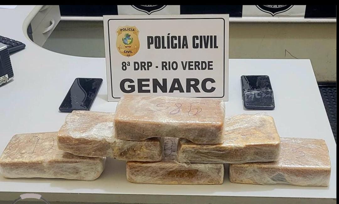 Cinco homens são presos pela CPE e PC suspeitos de tráfico de drogas