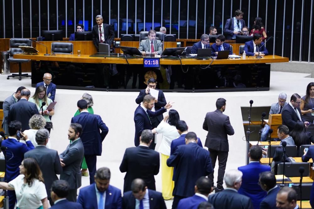 Coluna Cairo Santos: DEPUTADOS FEDERAIS PODEM PERDER MANDATOS