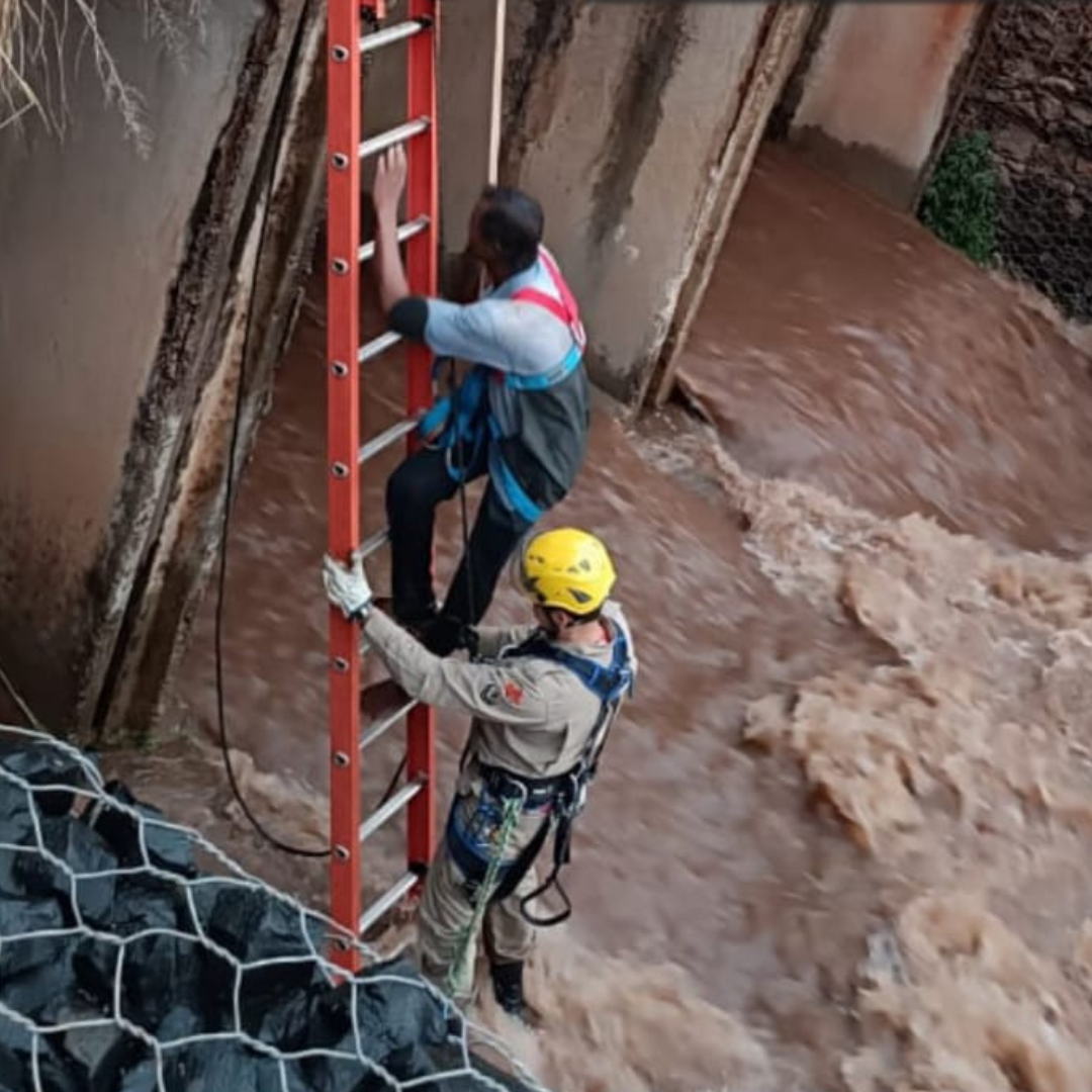 Rio Verde: Bombeiros fazem o resgate de jovem