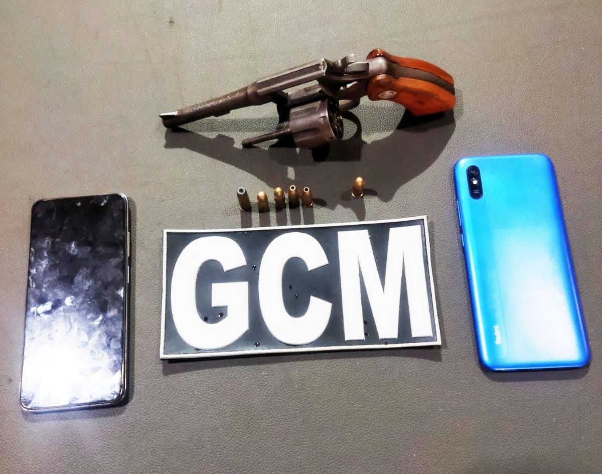 GCM prende três jovens por porte ilegal de arma 