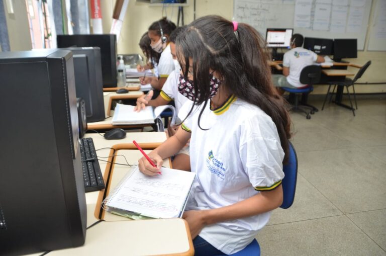 Conectar, Pró-Escola e NetEscola recebem R$ 19 milhões para melhorar ensino de Goiás