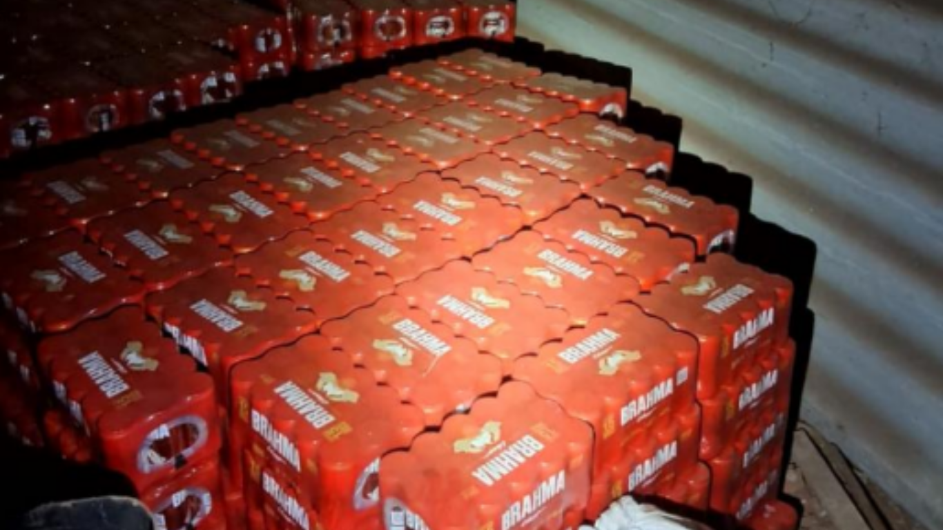 Polícia Militar encontra depósito clandestino com caixas de cerveja furtadas