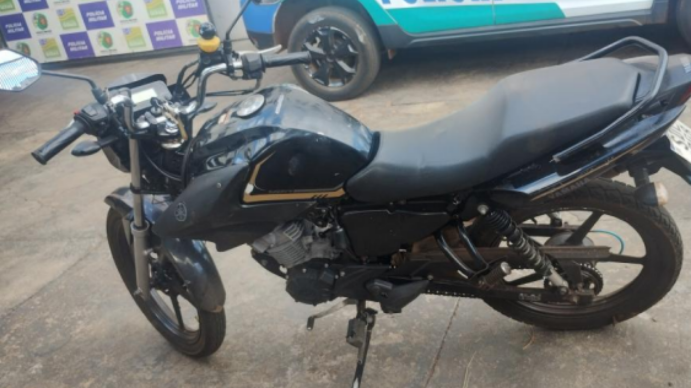 Polícia Militar intercepta motociclista descontrolado que causava perigo no Centro durante desfile da Pecuária