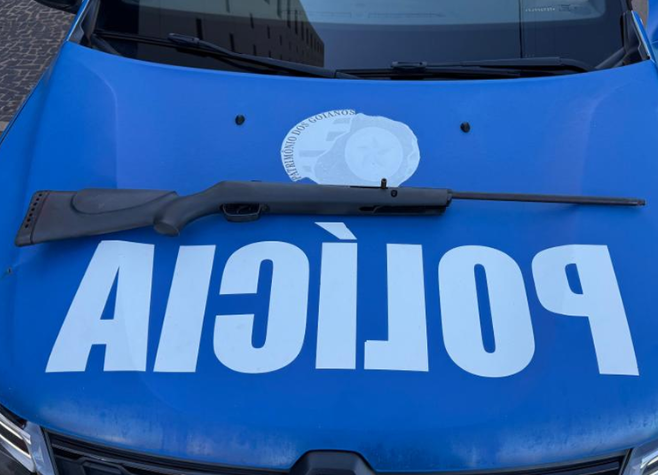 Homem é baleado acidentalmente na cabeça e espingarda é apreendida na Vila Serpró, em Rio Verde