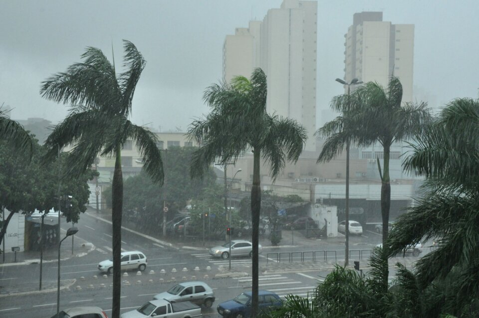 INMET emite novo alerta de chuvas intensas para Goiás