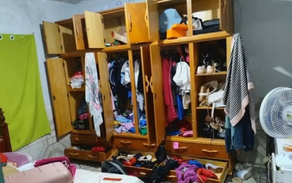 Influenciadora denuncia que teve casa furtada após postar vídeo mostrando R$ 12 mil dentro de caixa