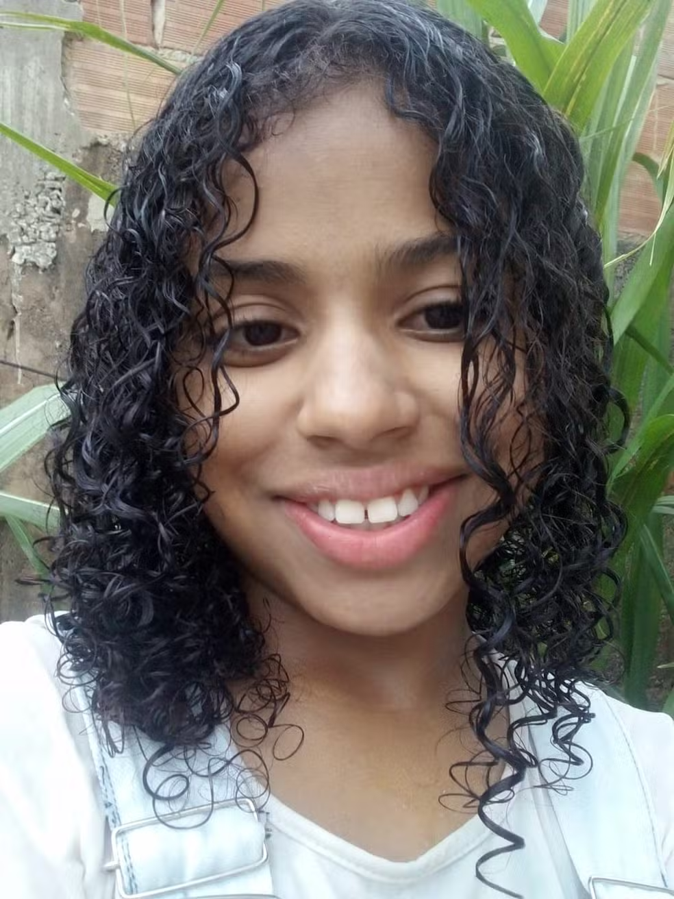 Corpo largado na rua, suspeito preso: o que se sabe sobre o caso de menina de 12 anos encontrada morta em calçada de BH