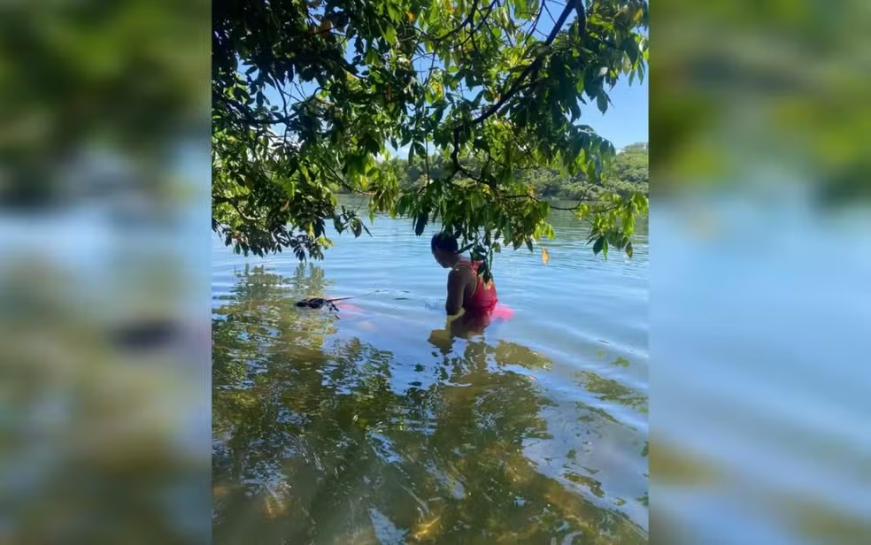 Mulher é encontrada morta com corte no pescoço em rio de Goiás