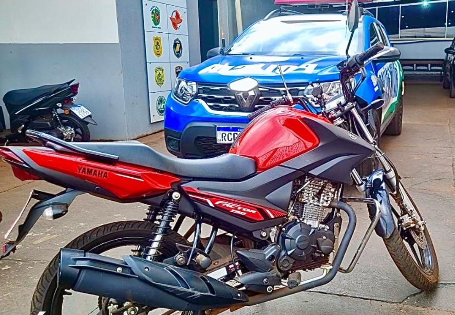 Moto que usuário de drogas 'emprestava' para manter vício é recolhida na Vila Meneses