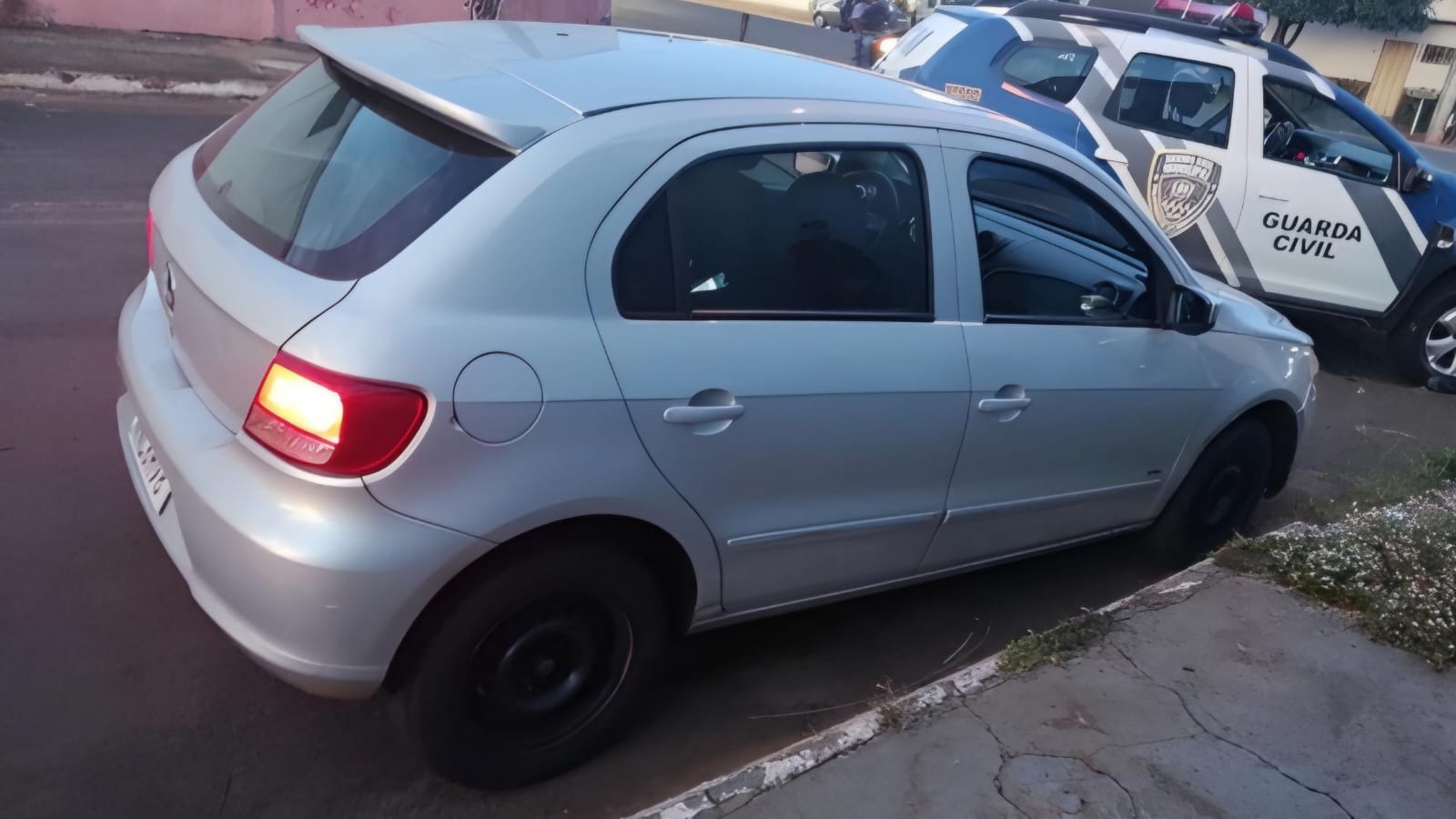 Foliãs são detidas após ofender e agredir agente da GCM durante bloco de carnaval em Rio Verde