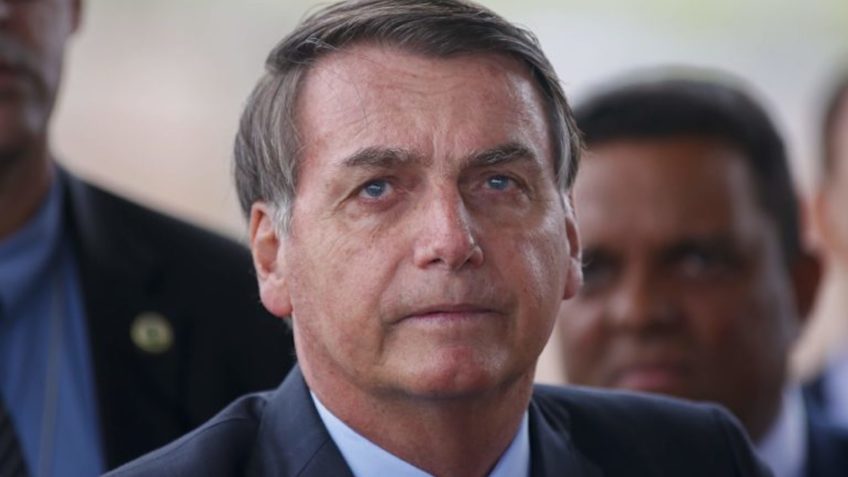 Bolsonaro será internado e terá que passar por duas cirurgias