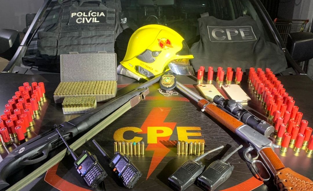 CPE, Civil e Bombeiros apreendem armas e munições de suposto traficante em Rio Verde