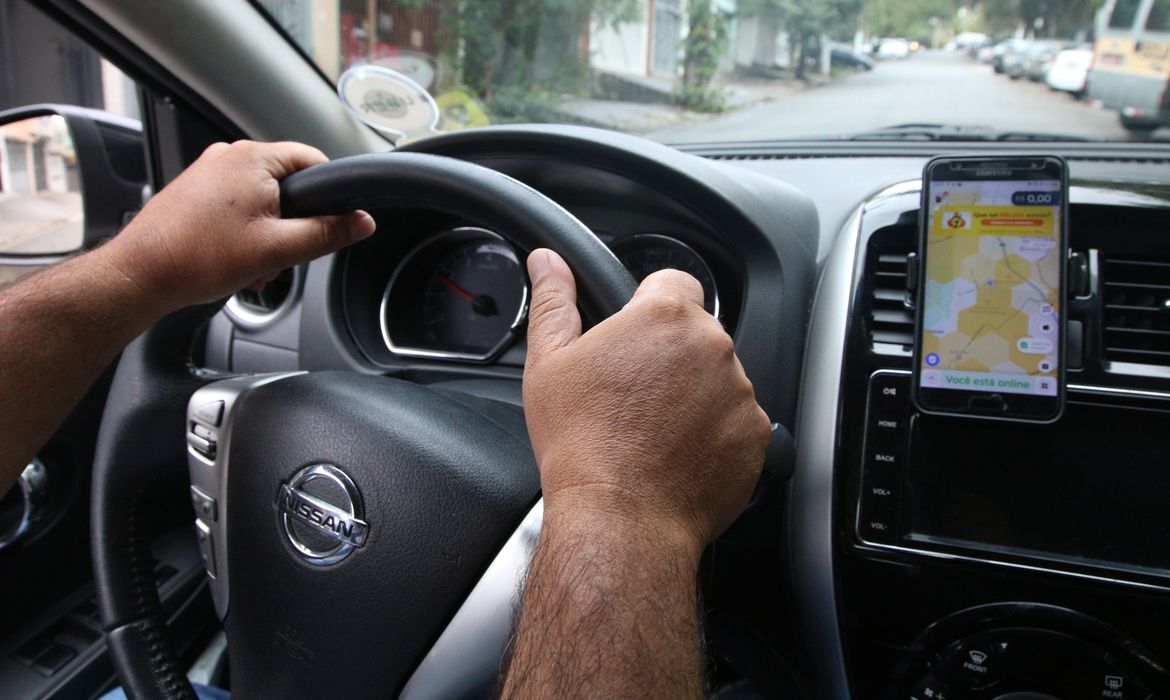 Motoristas de aplicativo aderem a paralizações em Goiás