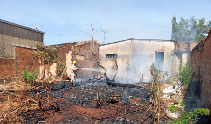 PM prende suspeito de provocar incêndio em lote no Bairro Martins