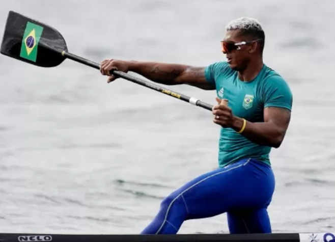 Isaquias Queiroz obtém a prata nos 1000m da canoagem em Paris