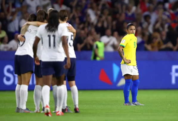 Copa feminina: Brasil enfrenta França no sábado (29) com expectativa de revanche 