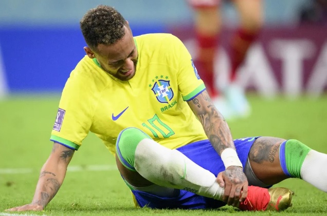 Médico da CBF dá detalhes sobre as lesões de Danilo e Neymar
