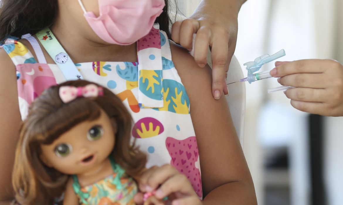 Ministério da Saúde recebe mais de 1,8 milhão de doses da CoronaVac para a vacinação de crianças contra Covid-19
